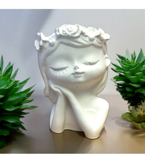 Petite fée décorative en Jesmonite