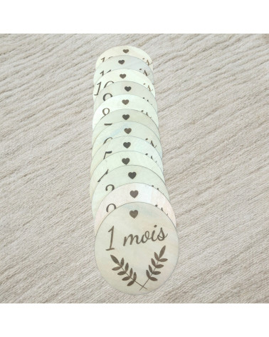 Étapes de 1 à 12 Mois Rond en Bois