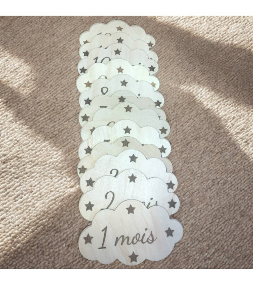 Étapes de 1 à 12 Mois Nuage en bois