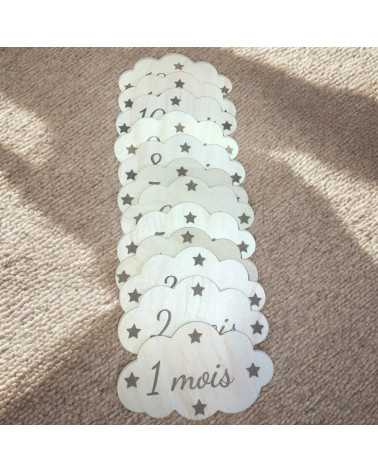 Étapes de 1 à 12 Mois Nuage en bois