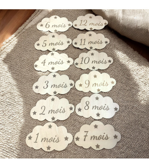 Étapes de 1 à 12 Mois Nuage en bois