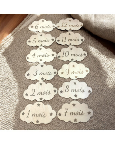 Étapes de 1 à 12 Mois Nuage en bois