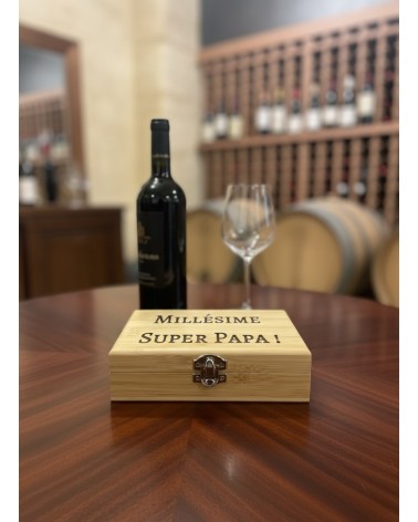 Coffret sommelier en bois gravé fermé