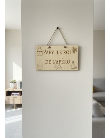 Pancarte murale en bois gravée Papy le roi de l'apéro