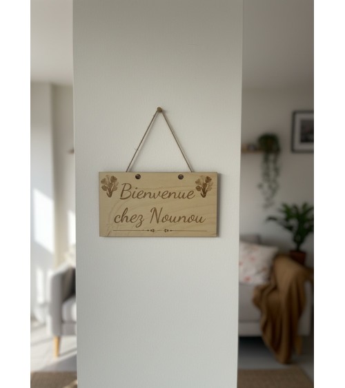 Pancarte murale en bois gravée Bienvenue chez nounou