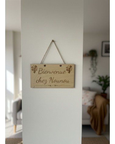 Pancarte murale en bois gravée Bienvenue chez nounou