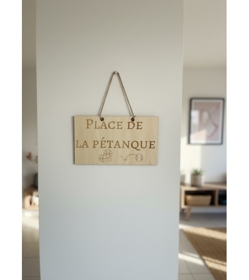 Pancarte murale en bois gravée Place de la pétanque