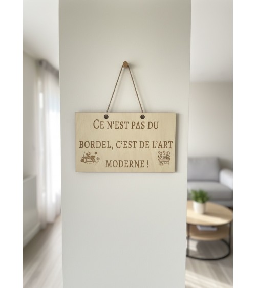 Pancarte murale en bois gravée C'est pas du bordel c'est de l'art moderne