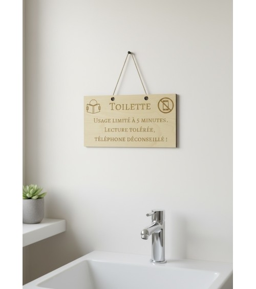 Pancarte toilettes en bois gravée message humoristique