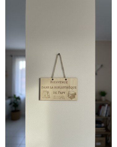 Pancarte murale en bois gravée Bienvenue dans la bibliothèque de papy