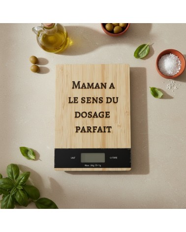 Balance de cuisine en bois gravée maman dosage parfait
