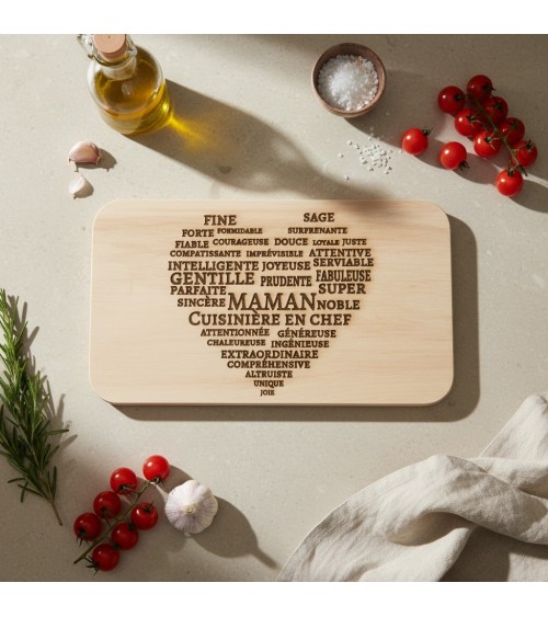 Planche à découper en bois gravée maman coeur