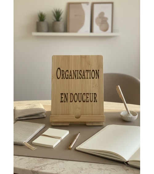 Support tablette bois gravé organisation bureau