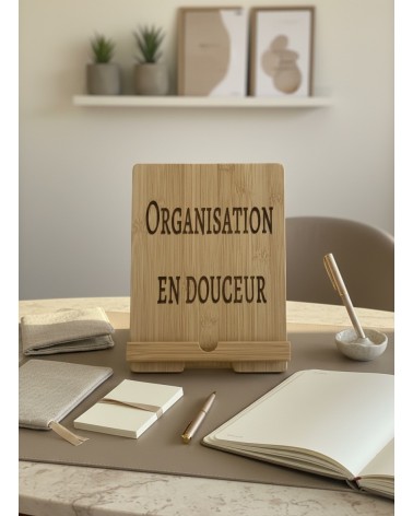 Support tablette bois gravé organisation bureau